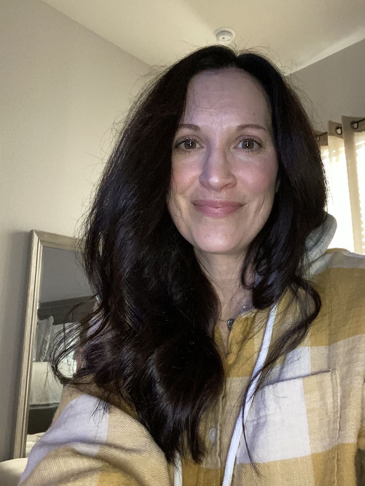 <em>Sara L.</em>